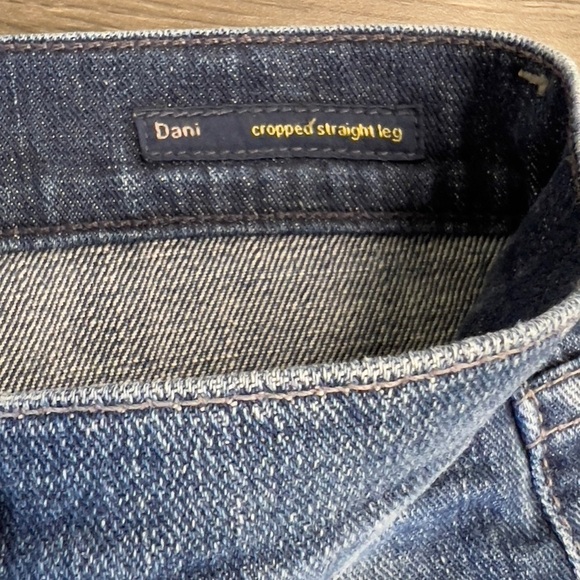 CITIZENS OF HUMANITY Dani Jeans Cropped Straight Leg. Blue. Tailored waist. - Picture 8 of 13